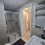 Modern Flat With Rooftop Terrace Апартаменты *